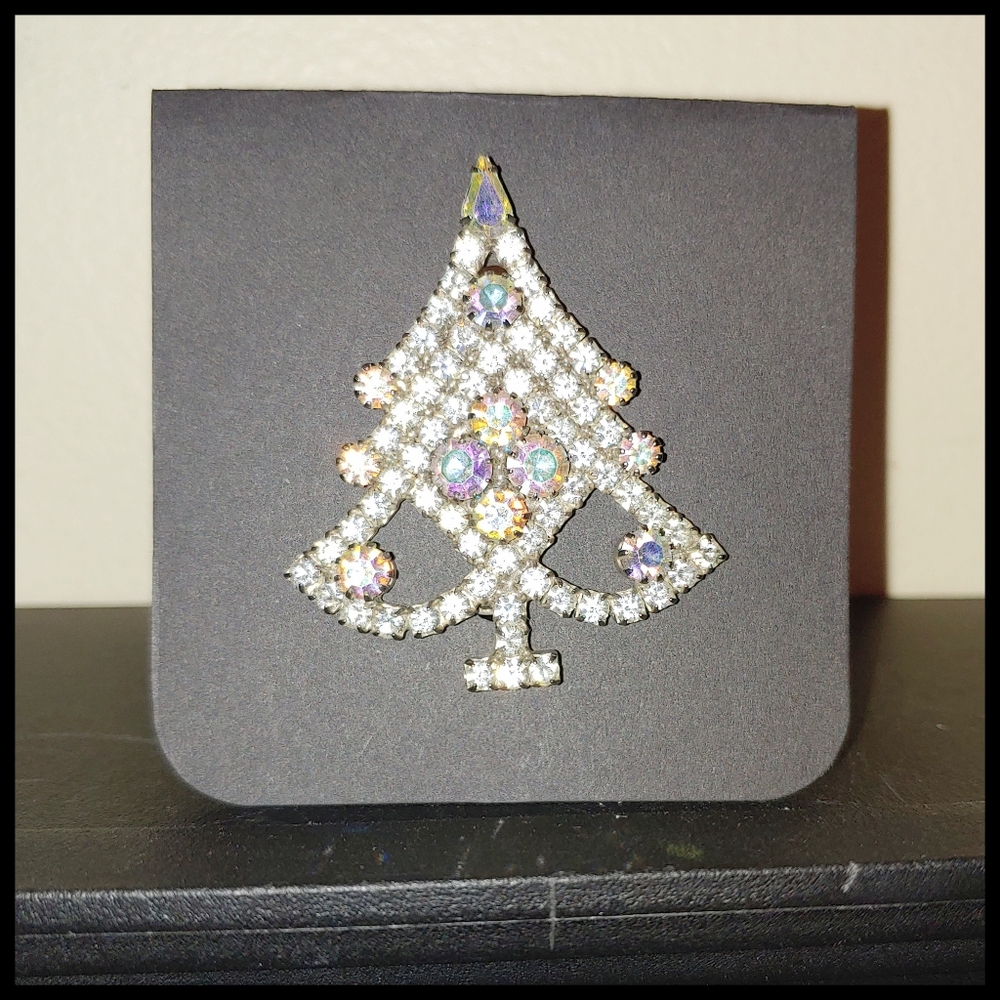 Vintage Rhinestone Christmas Tree Brooch
